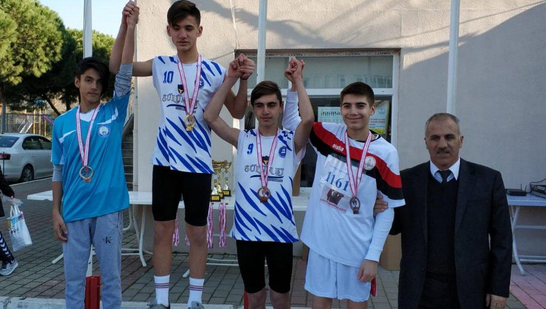 Yeşilyurt Ortaokulu Öğrencimiz Erdem ÇAKIR Atatürk Koşusundan  İlçemize Madalya ile Döndü