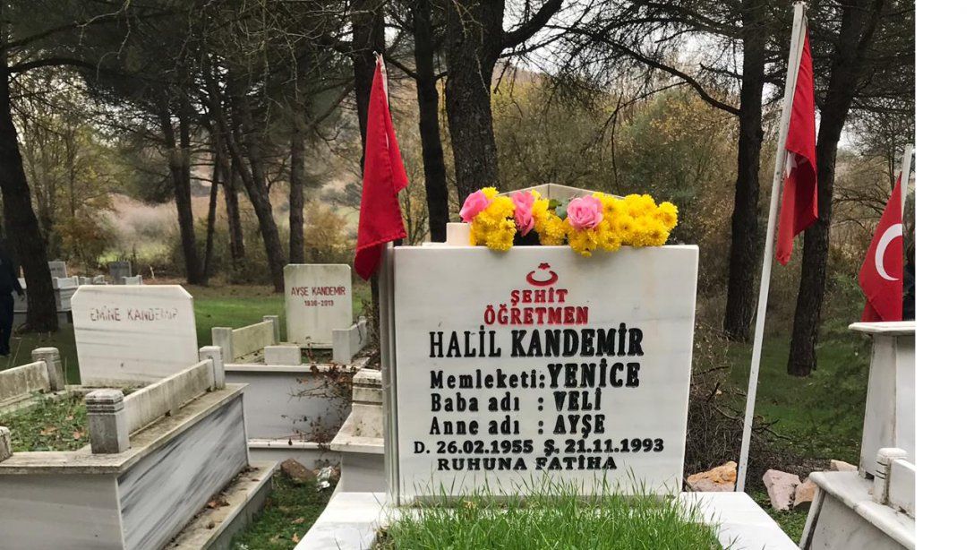 18-22 Kasım Mesleki Çalışma Programı Pazarköy Şehit Halil Kandemir İlk-Ortaokulu Öğretmenleri Şehit Öğretmen Halil Kandemir'in Kabrini Ziyareti