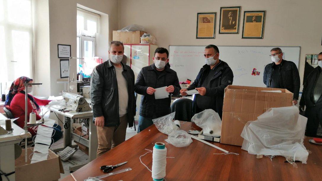 Yenice Kaymakamız Sayın Ahmet BAŞER Cerrahi Maske Üretime Başlayan Yenice Halk Eğitim Merkezini Ziyaret Etti