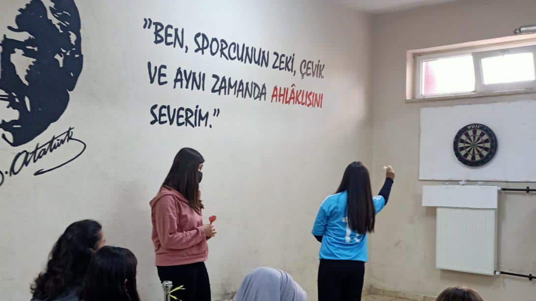 İlçe Milli Eğitim Müdürlüğümüz koordinatörlüğünde Yenice Reyan Bodur Anadolu Lisesi spor salonunda  Dart  Müsabakaları Düzenlendi.