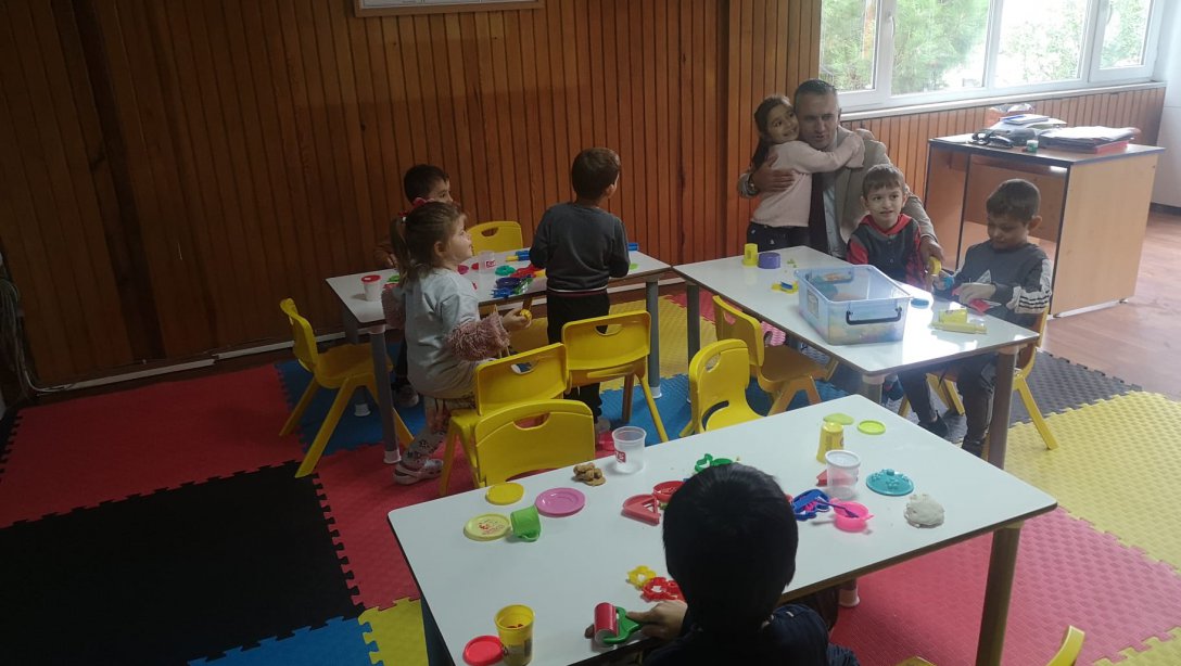 İlçe Milli Eğitim Müdürü İsmail BAYKAL Hamdibey  İlkokulu  Anasınıfını Ziyaret etti