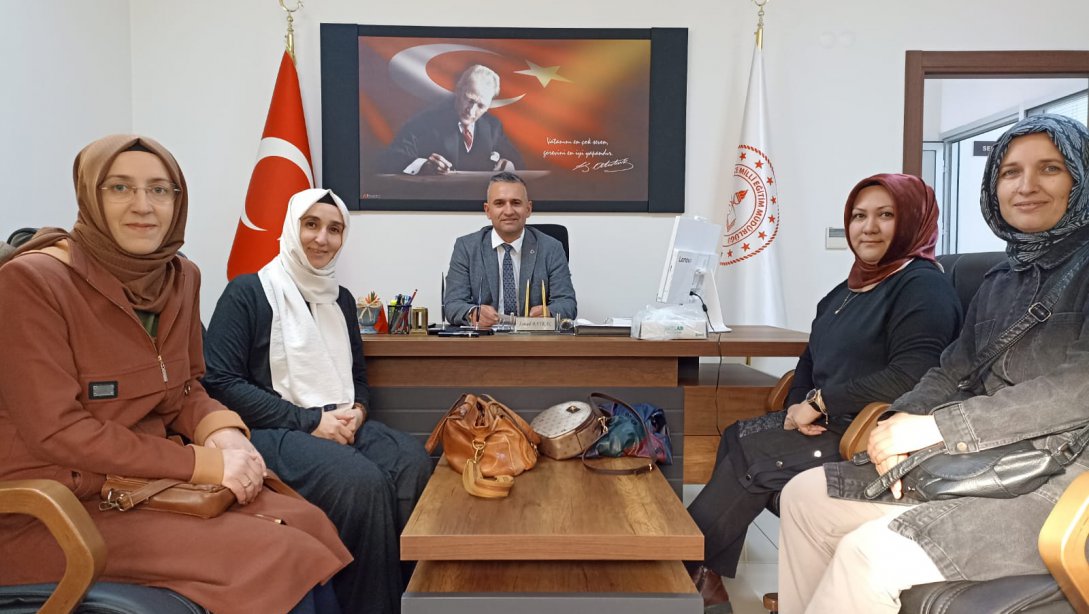 Ak Parti kadın kolları başkanı ve yönetiminin İlçe Milli Eğitim Müdürümüz İsmail BAYKAL'ı ziyareti