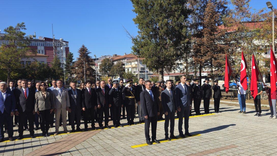 101. Yılında cumhuriyet Bayramı Kutlamaları Çelenk Koyma Töreni İle Başladı